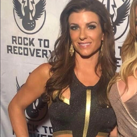 Meet your Posher, Julie - Picture 2 of 7